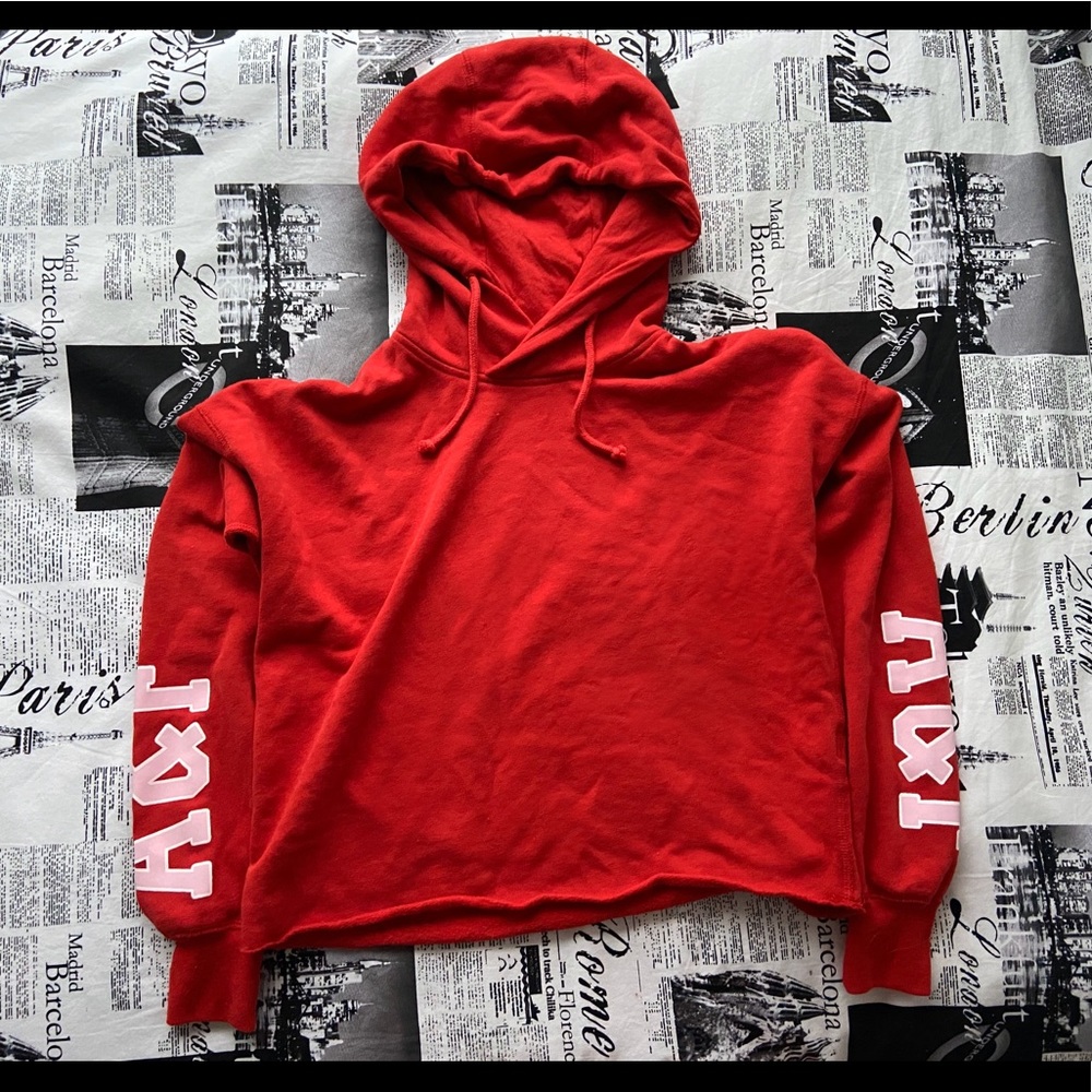 red cropped a&f sweatshirt | new | small